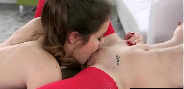  Cute Lesbos (Bobbi Dylan & Kylie Quinn) Lick And Kiss Their Body Parts vid-05